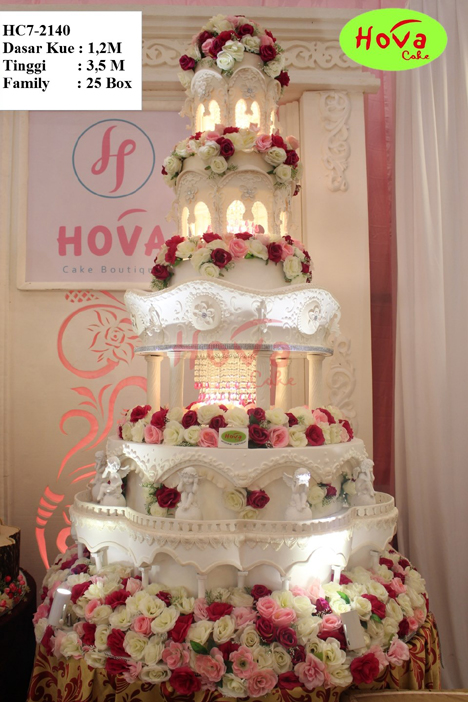 Elegant Wedding Cake with Lamp and Crystal untuk 7 Tiered Wedding Cake